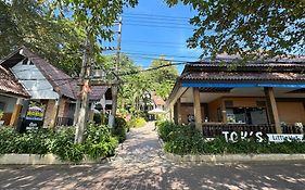 Tok Little Hut